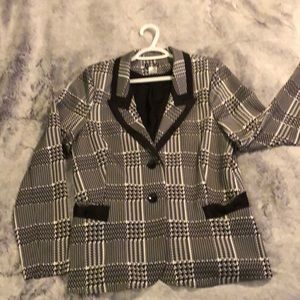 Venus, Black & White Blazer SPRING CLEANING